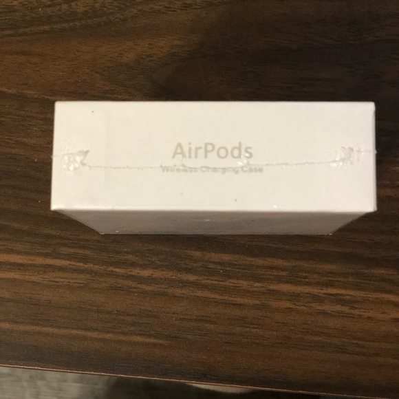 Generation 2 AirPod - Picture 2 of 3